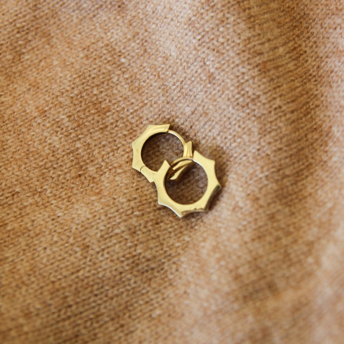 Gold knuckle duster on a textured brown surface