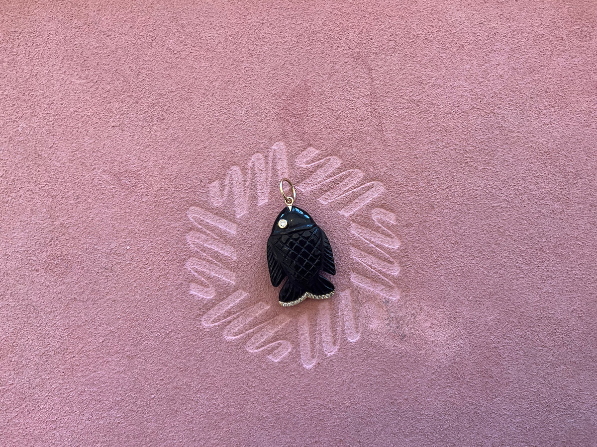 WHC-PD-6219-onyx fish with diamond tail and eye-0.18tcw